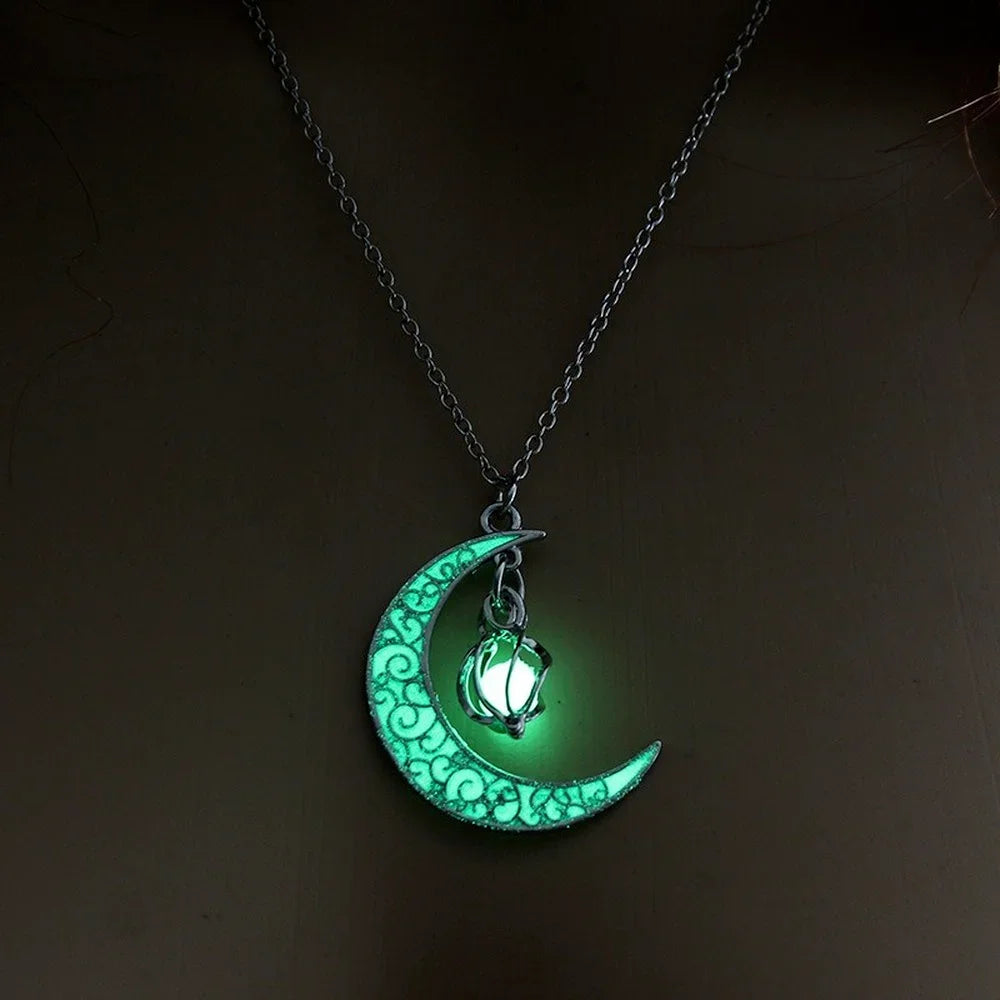 Collier lumineux fluorescent avec pendentif en forme de lune, étoile, planète, brille dans le noir, idéal comme cadeau d'Halloween