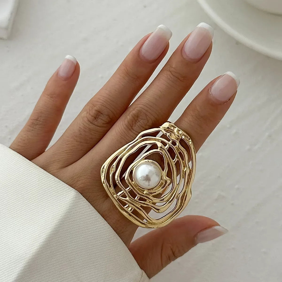 4 Pcs Chunky Vintage Ring Set For Women Fashion Geometric Wave Textured Faux Pearl Metal Rings Holiday Party Jewelry Date Gifts