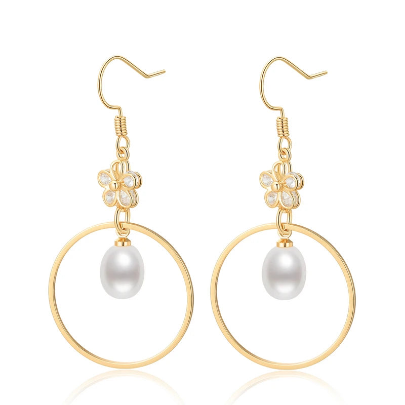 Boucles d'oreilles pendantes en perles d'eau douce véritables, motif fleurs, pour femme. Bijou fantaisie, accessoire raffiné pour une fête d'anniversaire.