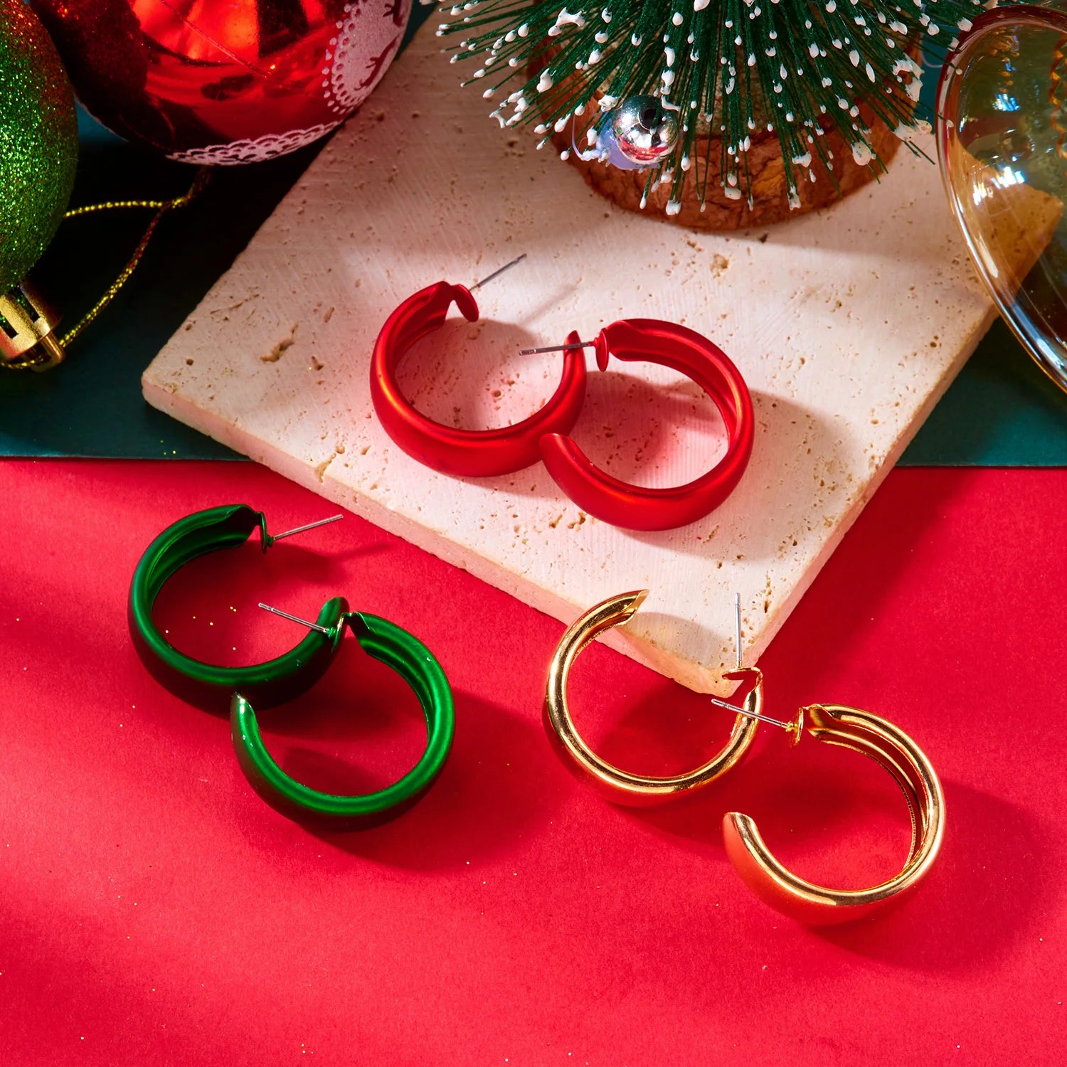 New Trendy Christmas Twisted C Shape Drop Earrings Set for Women Fashion Metal Red Green Circle Earrings Festival Party Jewelry