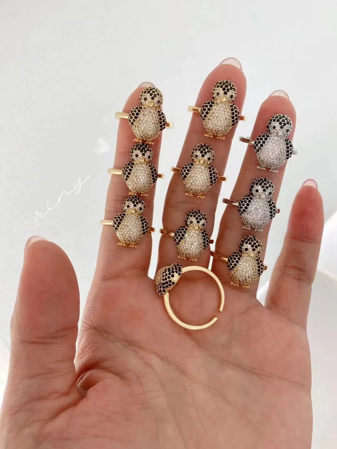 Lot de 5 bagues tendance en forme de pingouin en zircon noir et blanc pour femme, bijoux tendance, design animalier, nouvelle collection