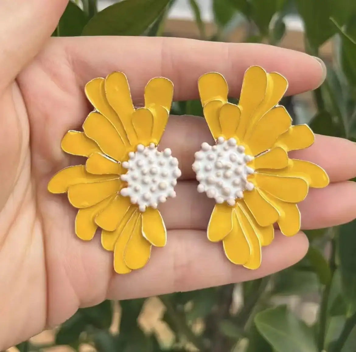 Zvoijio New Sweet Temperament Wave Dot Leaf Flower Earrings