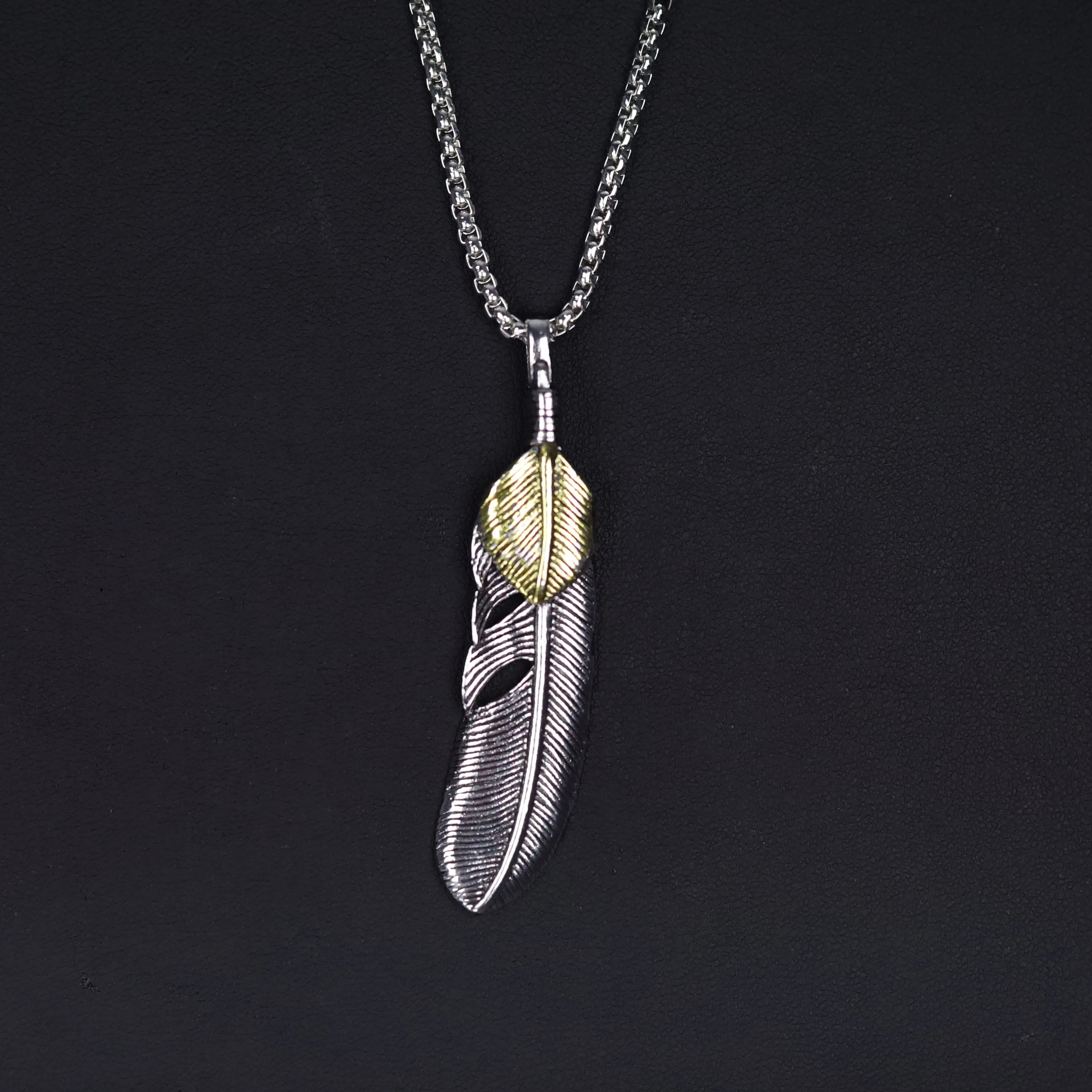 Markenversion von Takahashi-Feder-Anhänger-Halskette für Männer, Flut, Retro-Blätter, lange Pulloverkette, Unisex, Hip-Hop-Schmuck, Großhandel