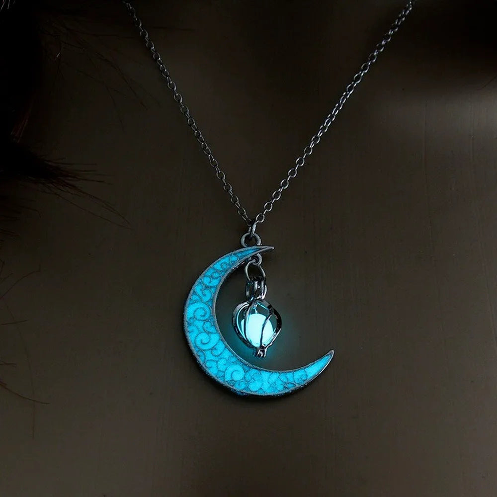 Collier lumineux fluorescent avec pendentif en forme de lune, étoile, planète, brille dans le noir, idéal comme cadeau d'Halloween