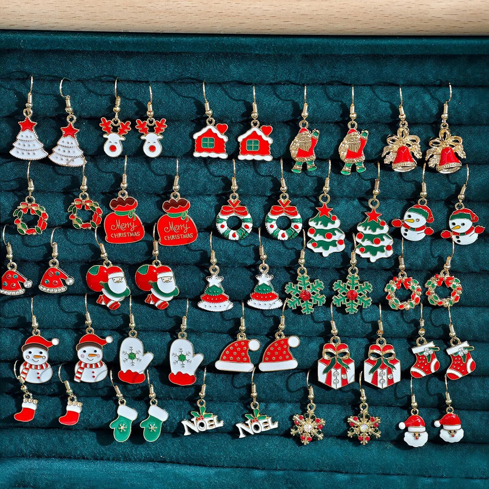 50pcs Cross border New Christmas Earrings Set Santa Snowflake Reindeer Snowman Alloy Oil Drop Earrings Christmas Gift (No Jewelr