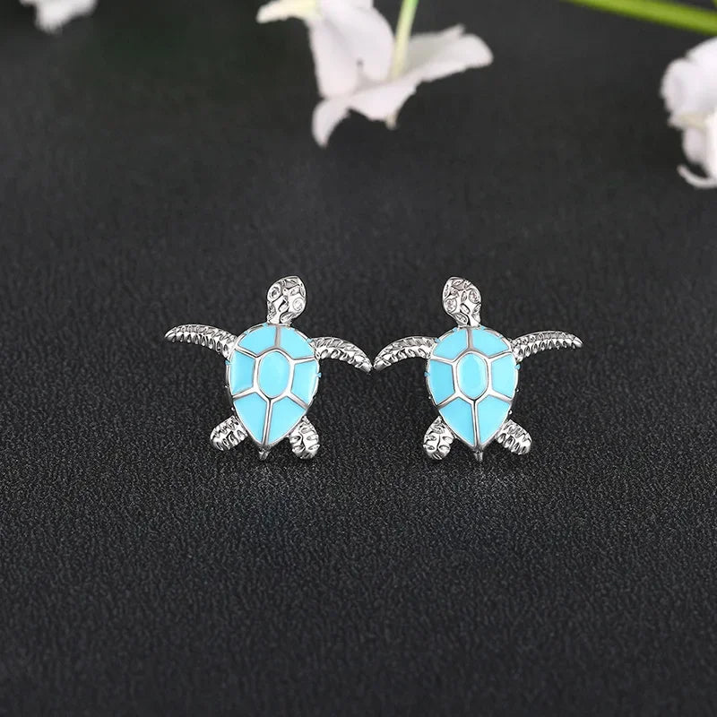 Boucles d'oreilles tortues dégoulinantes d'huile pour femme, bijoux discrets et élégants à porter au quotidien, ornés de micro-oxydes de zirconium. Accessoire de mode simple et tendance.