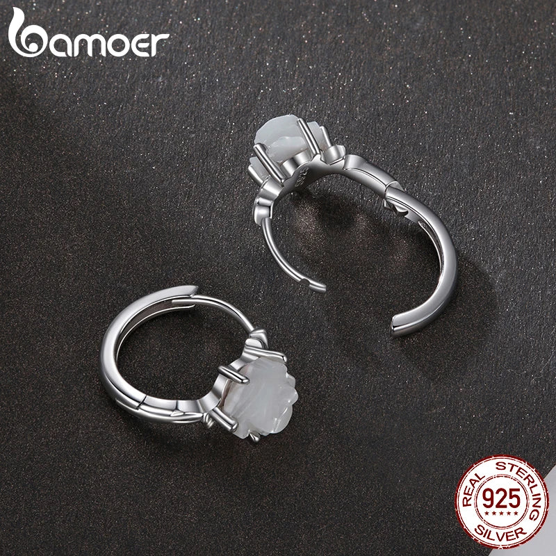 BAMOER Creolen aus 925er Sterlingsilber mit eingelegter weißer Rose für Frauen, hypoallergen, Huggie-Creolen, BSE1093