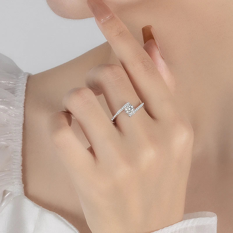 PERFANY 0.5CT Moissanite Ring for Women S925 Pure Silver Shiny Laboratory Diamond Twist Arm Wedding Band Luxury Jewelry