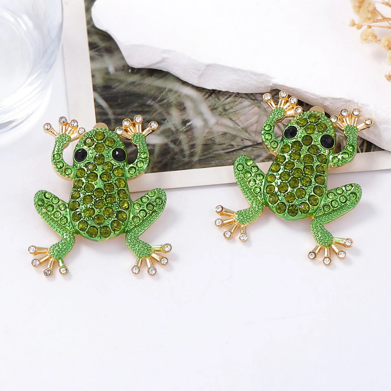 ZAA's Personalized Exquisite Creative Imitation Pearl Frog Animal Earrings