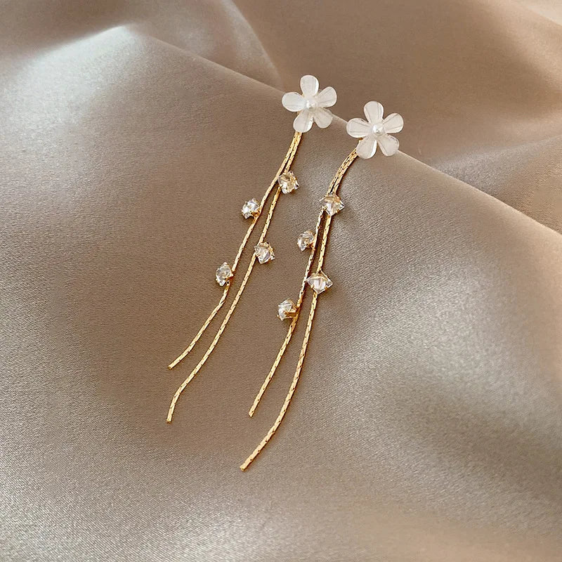 Koreanische Ohrringe mit langen Quasten in Goldoptik für Damen – modische Ohrringe mit Kristall-Schmetterling, Herz und Stern – eleganter Partyschmuck