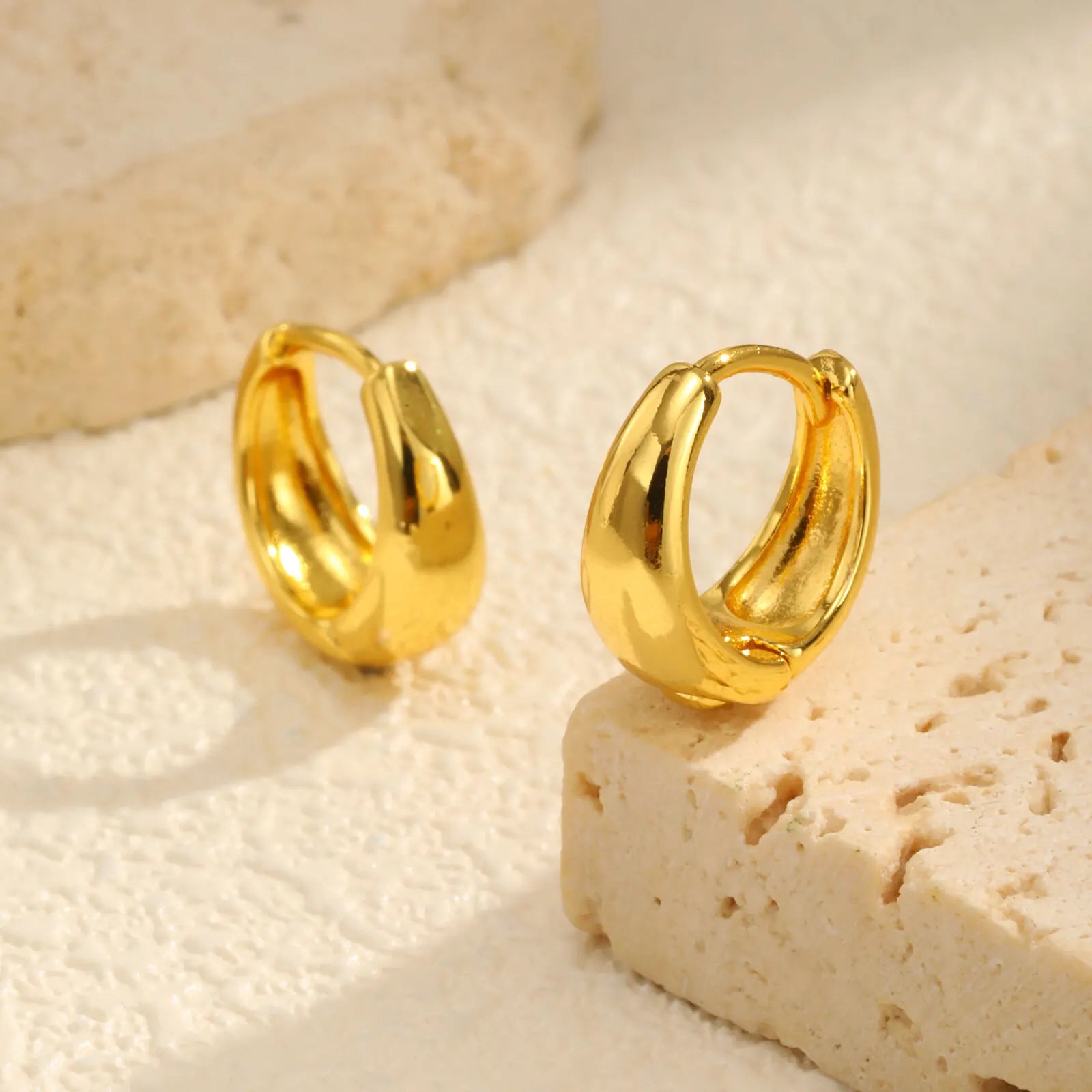 Vnox 2025 New Daily Simple Womens Hoop Earrings, Gold Plated Smooth Metal Huggies Earrings, Minimalist Fashion Jewelry