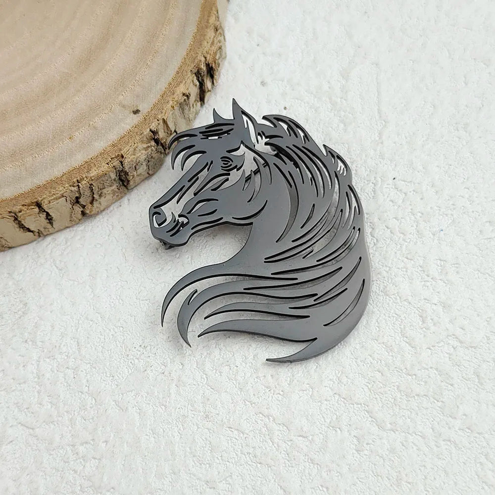 Original innovative horse head hollow stainless steel gold-plated 18K brooch, suit lapel pin, waterproof formal fittings
