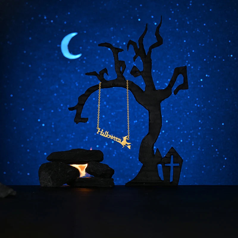 Collier personnalisé avec nom d'Halloween Nextvance en acier inoxydable, pendentif personnalisé avec araignée, chauve-souris, citrouille, balai, festival, bijoux cadeaux