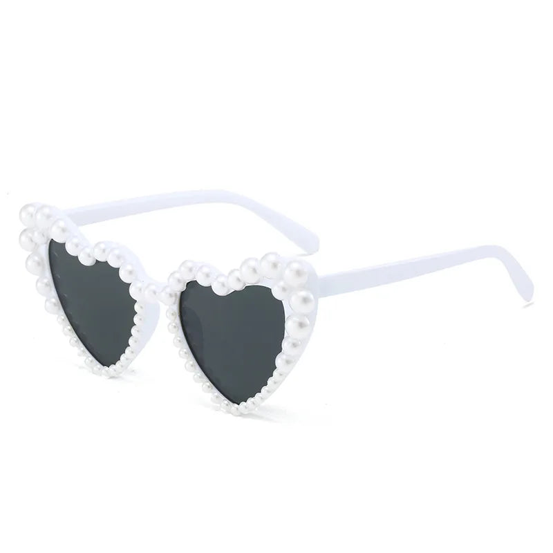 2025 Heart Shape Sunglasses Pearl Frame Wedding Party Sun Glasses Women Big Frame Cute White Black Shades UV400 Fashion Eyewear