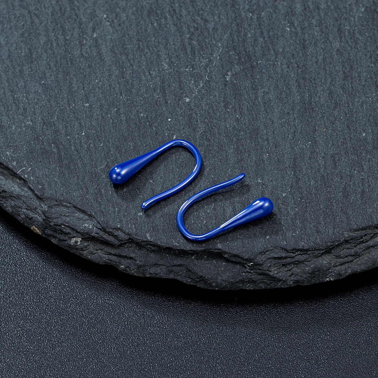 MKENDN Ohrringe aus farbiger Biokeramik in Tropfenform, U-förmig, schlicht und elegant, Retro-Schmuck, Geschenkidee für Partys und Geburtstage