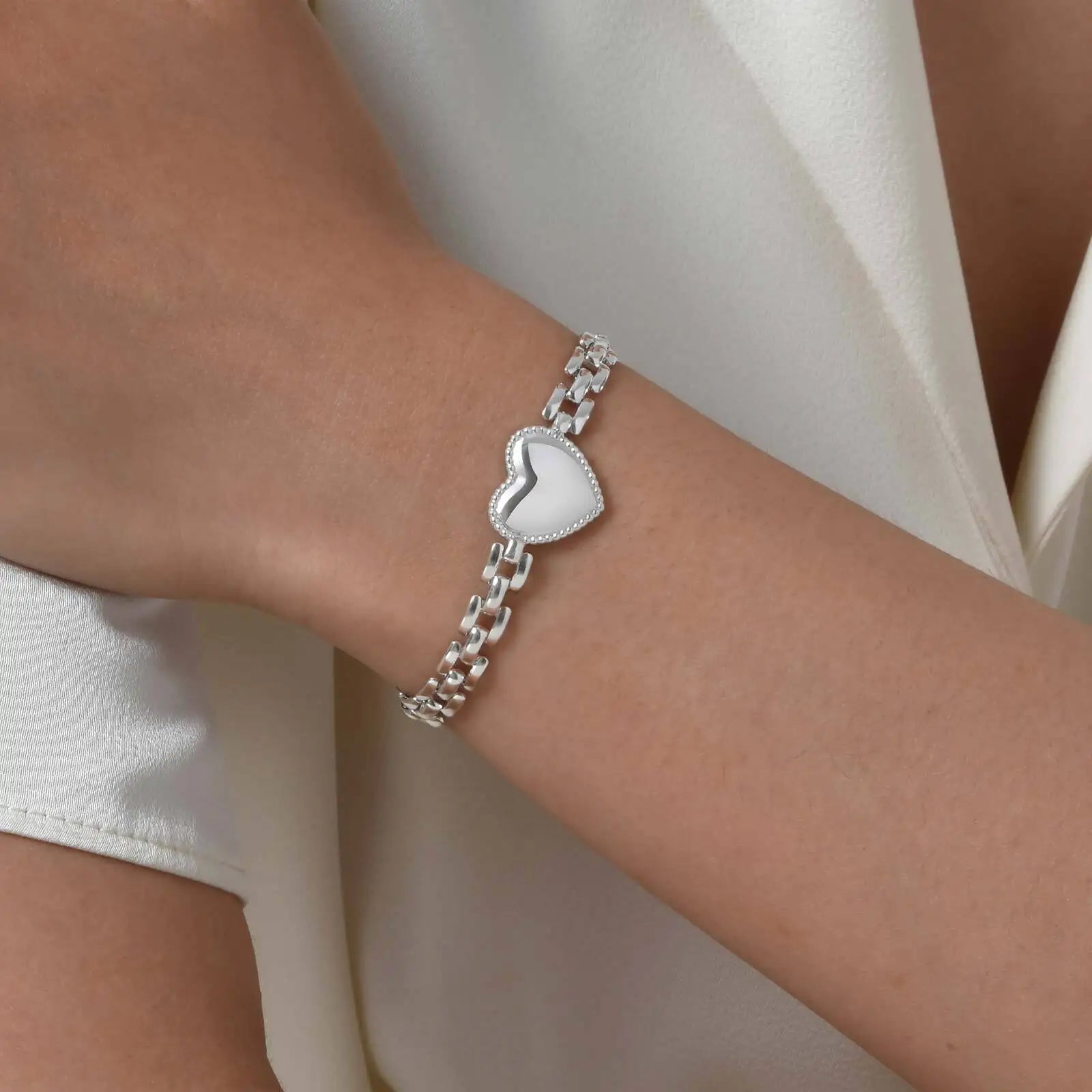 Vnox Stainless Steel Love Hand Bracelet For Women Gold  Silver Color Strap Chain Bracelets Girls Heart Jewelry Girls Mom Gift