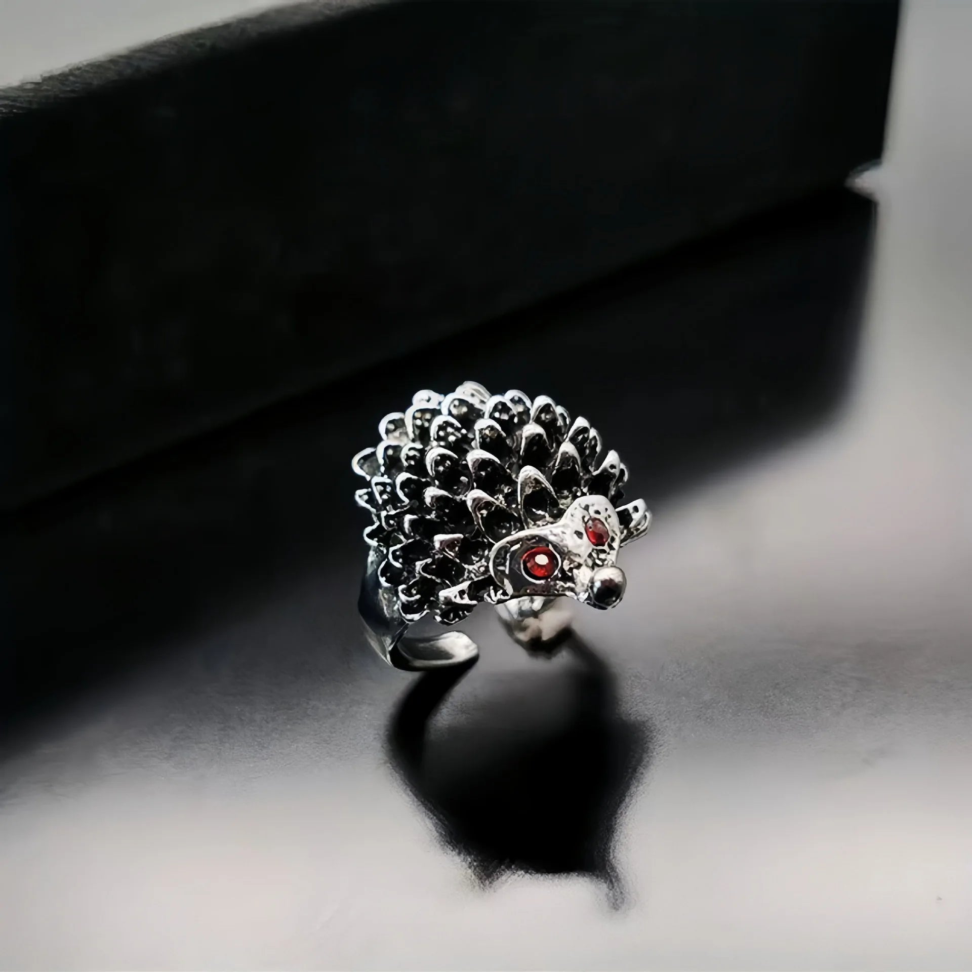 Retro Red Eye Hedgehog Ring For Men Women Punk Gothic Rock Hiphop Open Ring Handmade Designer Jewelry Unisex Accessories Gift