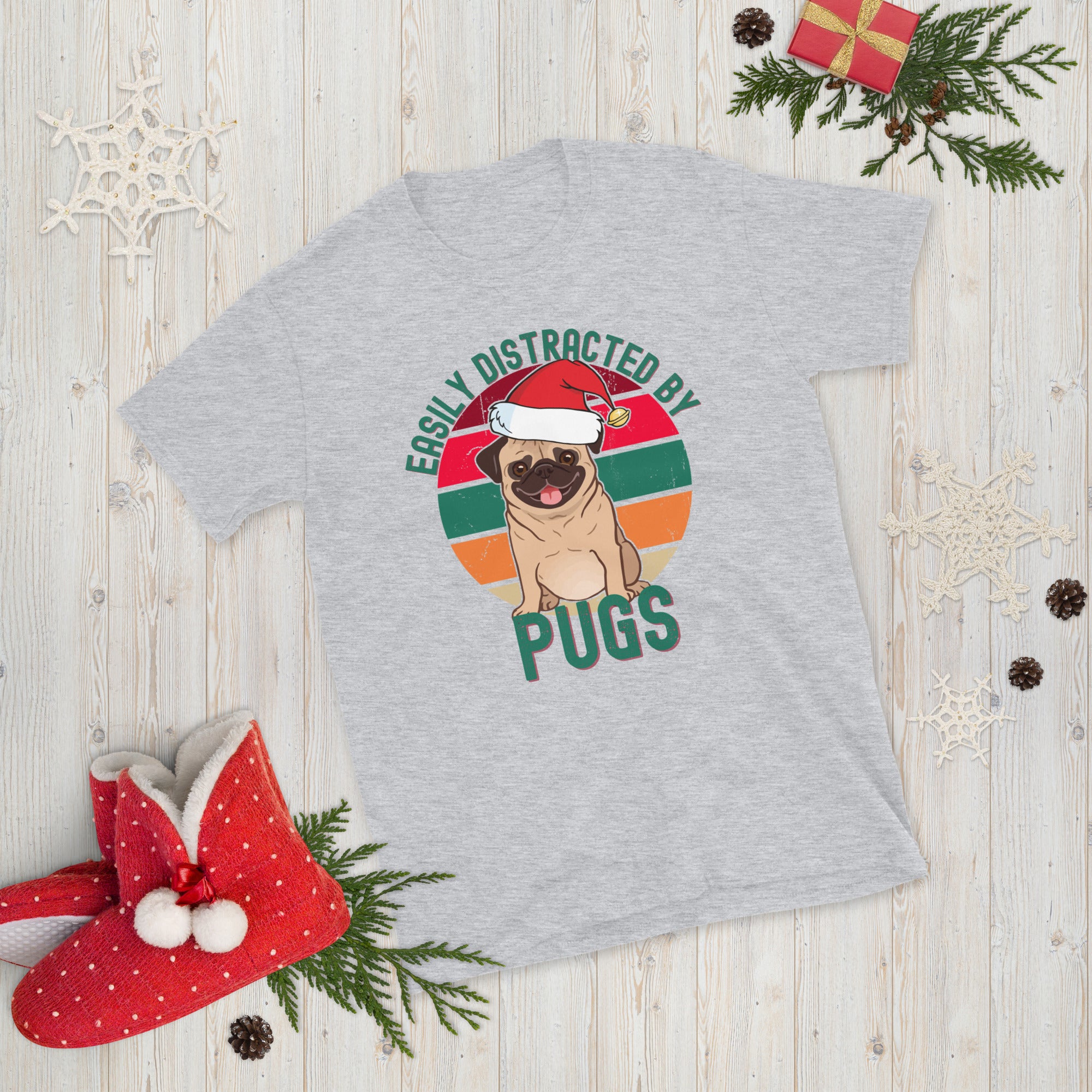 Facilement distrait par les carlins, T-shirt de Noël pour carlin, T-shirt drôle pour carlin, T-shirt cadeau de pyjama de Noël pour les propriétaires de chiens, T-shirt de Père Noël pour carlin, T-shirt mignon pour carlin