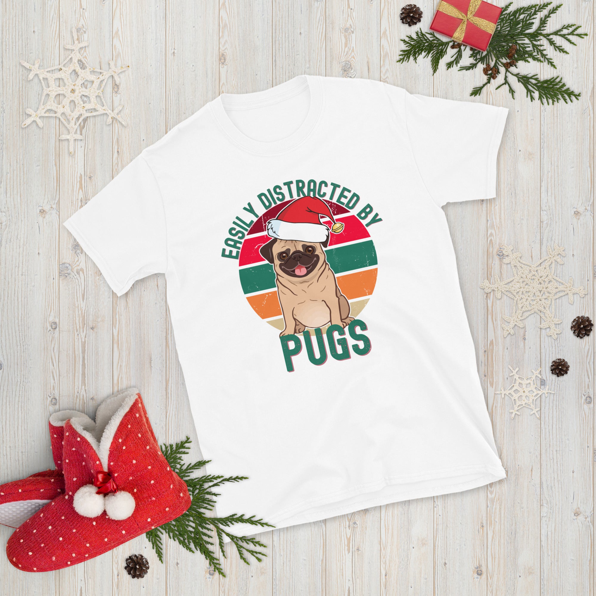 Facilement distrait par les carlins, T-shirt de Noël pour carlin, T-shirt drôle pour carlin, T-shirt cadeau de pyjama de Noël pour les propriétaires de chiens, T-shirt de Père Noël pour carlin, T-shirt mignon pour carlin